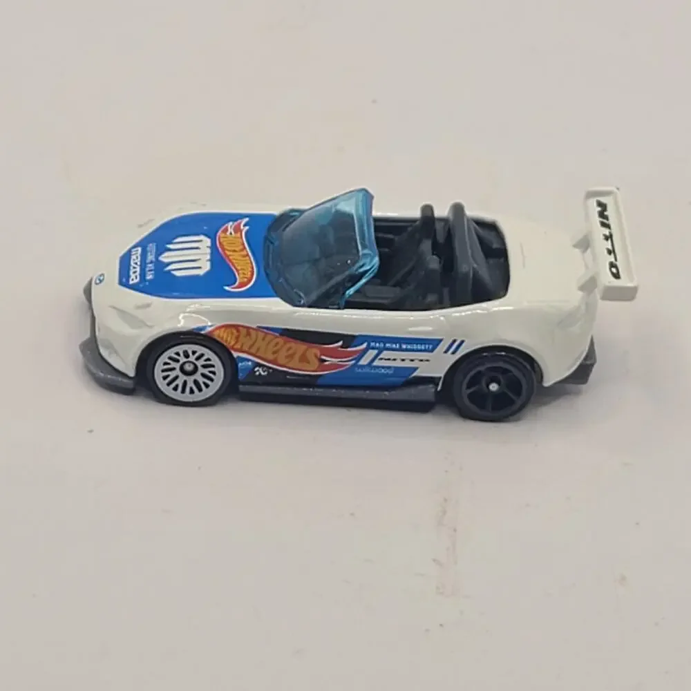 '15 Mazda MX-5 Miata. 2018 Hot Wheels 40/365. FJX66.